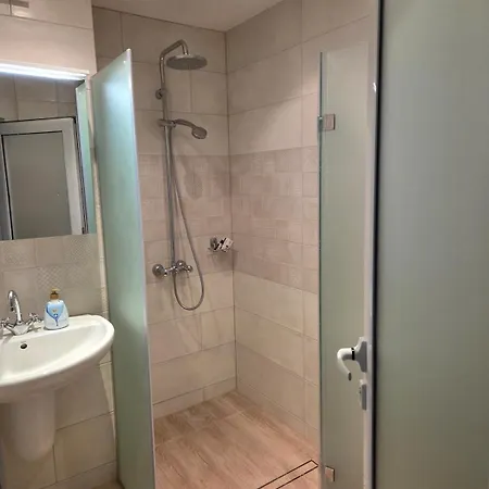 Lejlighed Stylish 2br Retreat 5m Walk To Sea Garden & Burgas City